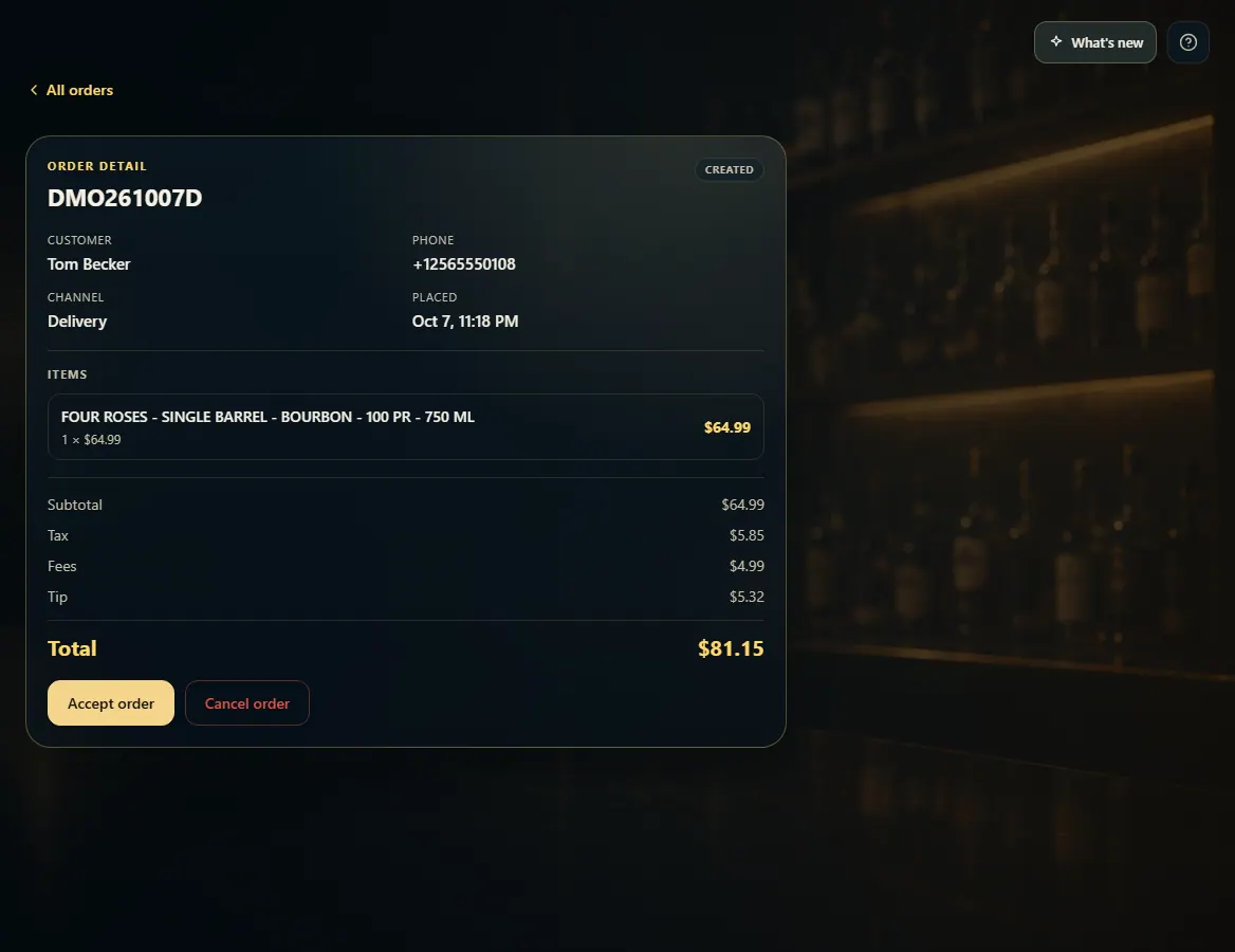 A new pickup order opened, with its items, totals, and Accept order and Cancel order buttons.